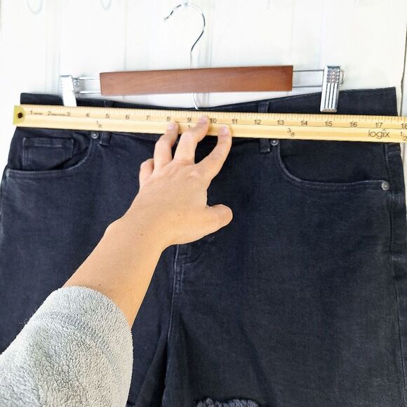 LOFT Black Distressed Denim Cut-Off Raw Hem Jean Shorts Sz 32/14 - Picture 8 of 10